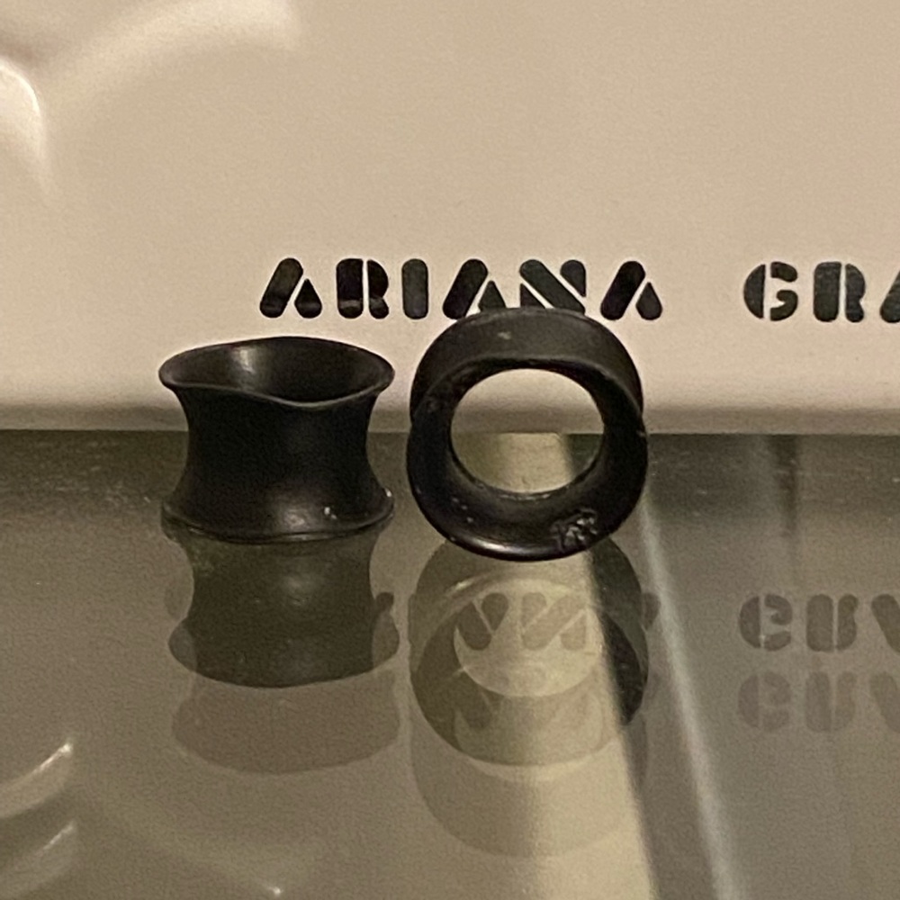 Tunnels for stretched piercings